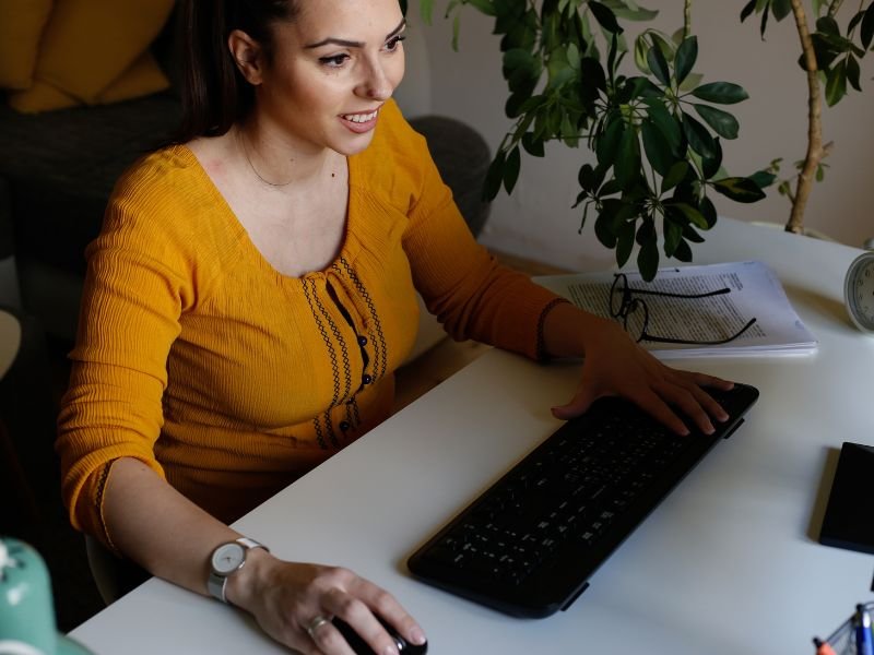 Earn ₹100 daily by uploading stock photos online on trusted platforms.