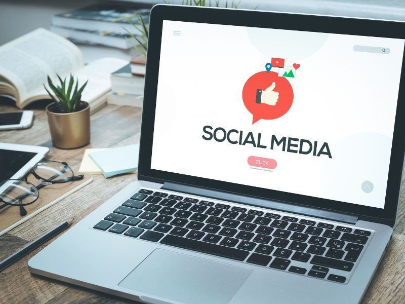 How to earn money by offering social media management services