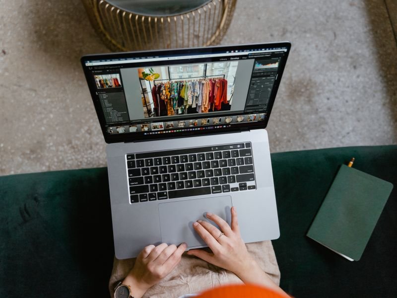 Sell digital products online to earn ₹100 per day with minimal effort.