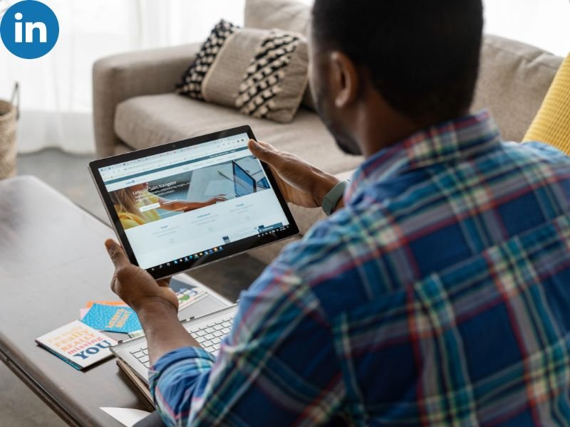 How to make money with AI on LinkedIn by automating content and building professional networks.