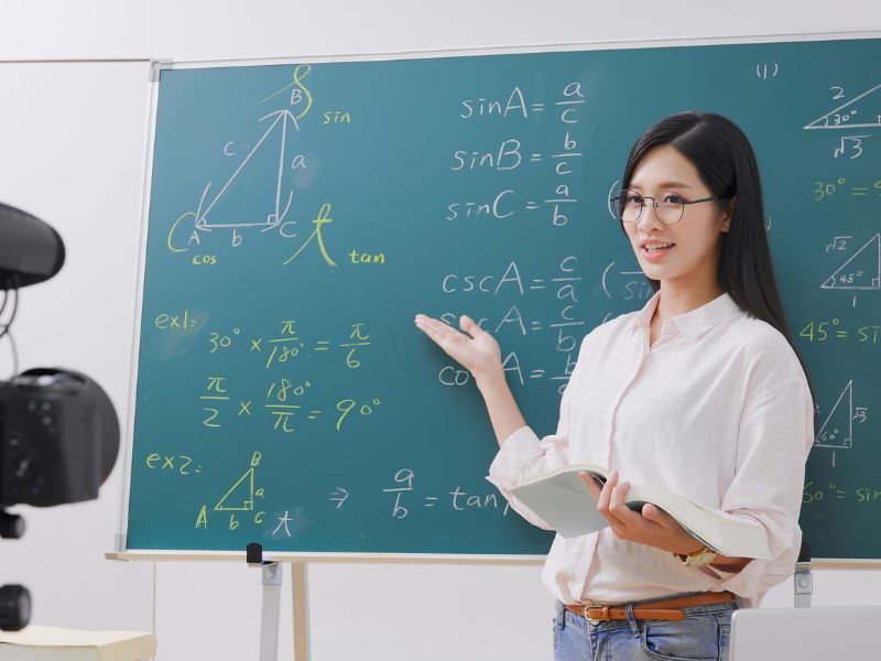 How to earn money by teaching online courses and tutoring