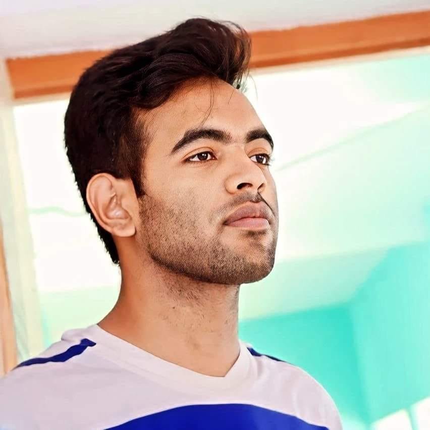 Shams Tabrez founder of Digital Earning Tips, experienced SEO strategist